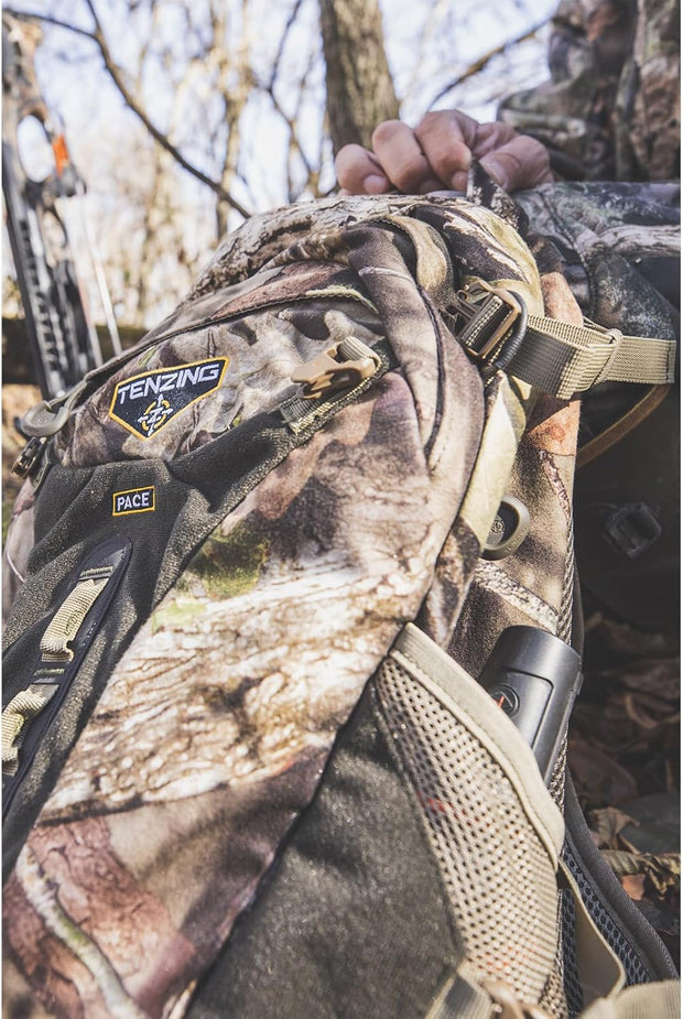 Pace Day Pack, Mossy Oak Break-Up Country, 1,600-Cubic-Inch Low-Profile Ultra Soft Quiet Durable Hunting Backpack with Multiple Pockets & Water Reservoir Compartment